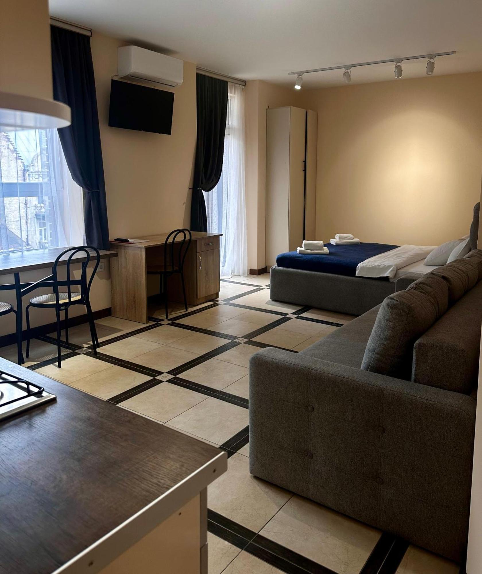 Opera Center Hotel & Apartments 利沃夫 外观 照片